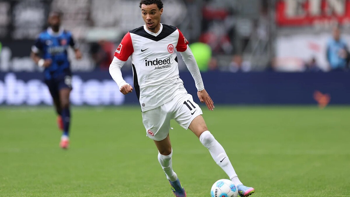 Ekitiké supported United as a child.